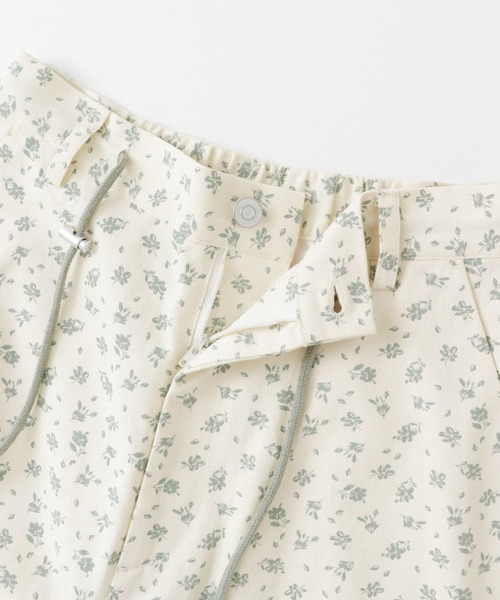 KBF(ケイビーエフ)の「フラワープリントドロストパンツ(その他パンツ・レディース・アイボリー/ベージュ/ブラック・ONE)」の16枚目の写真