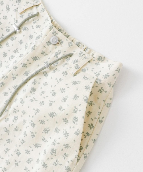 KBF(ケイビーエフ)の「フラワープリントドロストパンツ(その他パンツ・レディース・アイボリー/ベージュ/ブラック・ONE)」の15枚目の写真