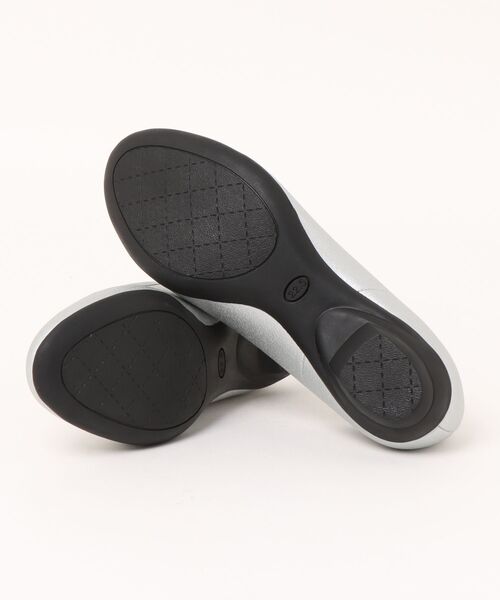 ALL DAY Walk（オールデイウォーク）の「ALL DAY Walk/2cm ヒール ラウンドトー（パンプス・レディース・ブラック/シルバー系その他・22.5cm/23.0cm/23.5cm/24.0cm/24.5cm/25.0cm）」の4枚目の写真
