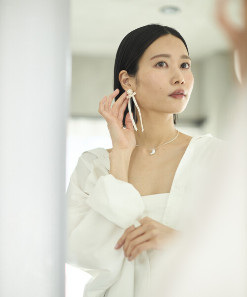 Firsthand（ファーストハンド）の「Firsthand/ファーストハンド ロングリボンチェーンピアス / スタッドピアス / 両耳用（ピアス（両耳用）・レディース・ブラック/オフホワイト・ONE SIZE）」の9枚目の写真