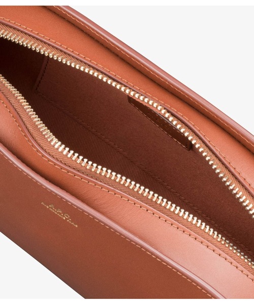 A.P.C.(アーペーセー)の「SAC DEMI-LUNE SHOULDER(ショルダーバッグ・レディース・ブラック/ブラウン・ONESIZE)」の10枚目の写真