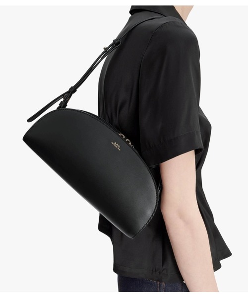 A.P.C.(アーペーセー)の「SAC DEMI-LUNE SHOULDER(ショルダーバッグ・レディース・ブラック/ブラウン・ONESIZE)」の4枚目の写真