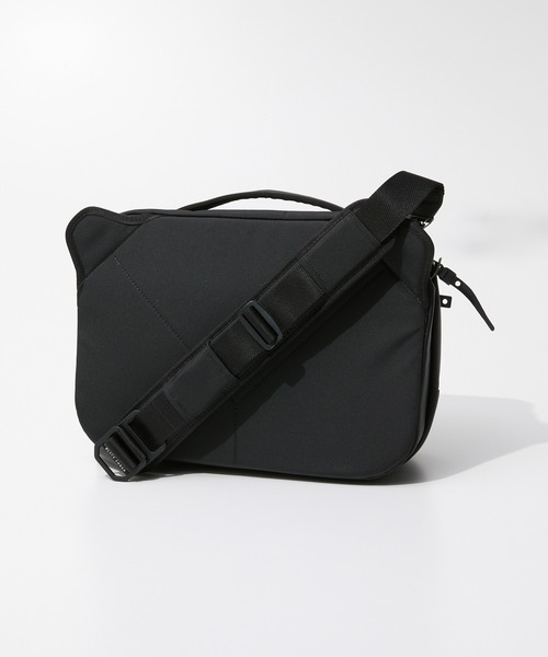 BLACK EMBER(ブラックエンバー)の「Black Ember GRIP SLING 12L ブラックエンバー スリング ショルダーバッグ(ショルダーバッグ・メンズ・ブラック・FREE)」の2枚目の写真