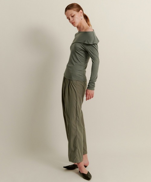 kiehtova(キエトヴァ)の「【kiehtova】asymmetry decorate tops/アシンメトリー デコルテ トップス KTWR40(Tシャツ/カットソー・レディース・ブラック/ブラウン/グリーン・FREE)」の7枚目の写真