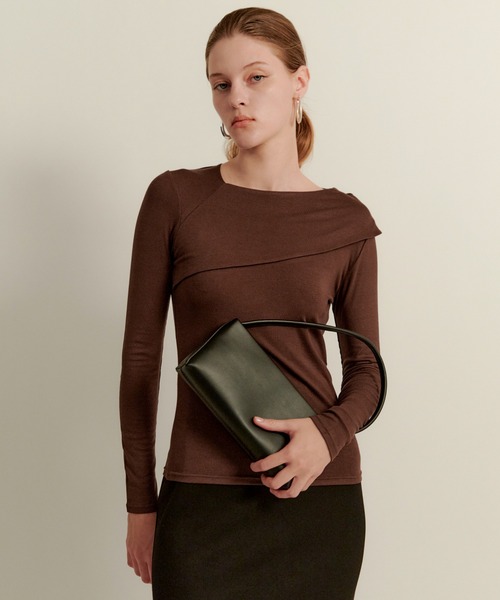 kiehtova(キエトヴァ)の「【kiehtova】asymmetry decorate tops/アシンメトリー デコルテ トップス KTWR40(Tシャツ/カットソー・レディース・ブラック/ブラウン/グリーン・FREE)」の9枚目の写真