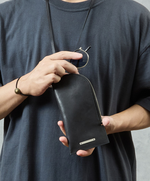 PADRONE（パドローネ）の「PADRONE パドローネ / Eyewear case01 (leather strap) モストロレザー サフィアーノレザーサングラスケース メガネケース / PG9995-5010（サングラス・メンズ・ブラック系その他/ブラック・FREE）」の4枚目の写真