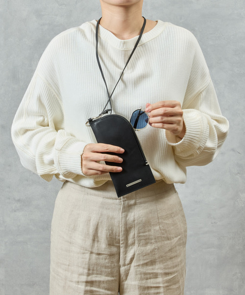 PADRONE（パドローネ）の「PADRONE パドローネ / Eyewear case01 (leather strap) モストロレザー サフィアーノレザーサングラスケース メガネケース / PG9995-5010（サングラス・メンズ・ブラック系その他/ブラック・FREE）」の5枚目の写真