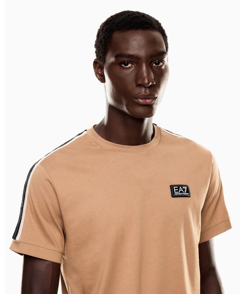 EMPORIO ARMANI EA7(エンポリオアルマーニイーエーセブン)の「<オンライン限定>【エンポリオ アルマーニ EA7】Logo Series Tシャツ コットンジャージー(Tシャツ/カットソー・メンズ・ブラック/レッド/オフホワイト/ブラウン・SMALL/MEDIUM/LARGE/X-LARGE/XX-LARGE/X-SMALL/XX-SMALL/XXX-LARGE)」の3枚目の写真