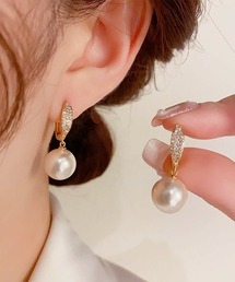 上品な輝きが耳元を華やかにしてくれる。オフィスにもぴったりなパールピアス