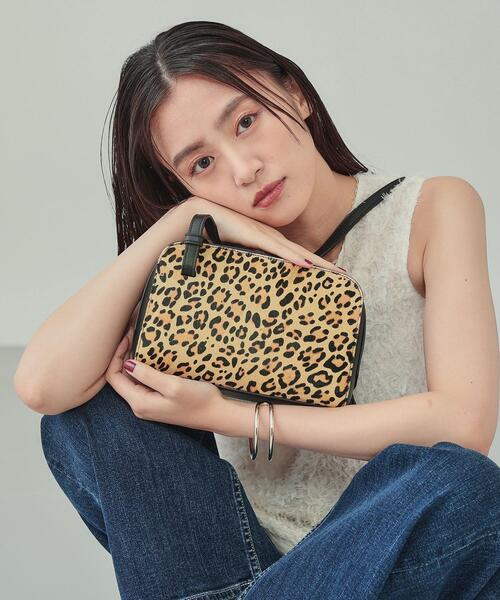 INDIVI（インディヴィ）の「アニマルハラコ ボストンショルダー（ショルダーバッグ・レディース・ホワイト系1/ベージュ系・00）」の2枚目の写真