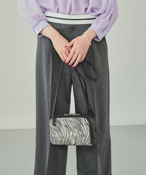 INDIVI（インディヴィ）の「アニマルハラコ ボストンショルダー（ショルダーバッグ・レディース・ホワイト系1/ベージュ系・00）」の15枚目の写真