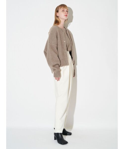 ELENDEEK(エレンディーク)の「ランダムタックドバレルパンツ(その他パンツ・レディース・アイボリー/ブラック・01/02)」の9枚目の写真