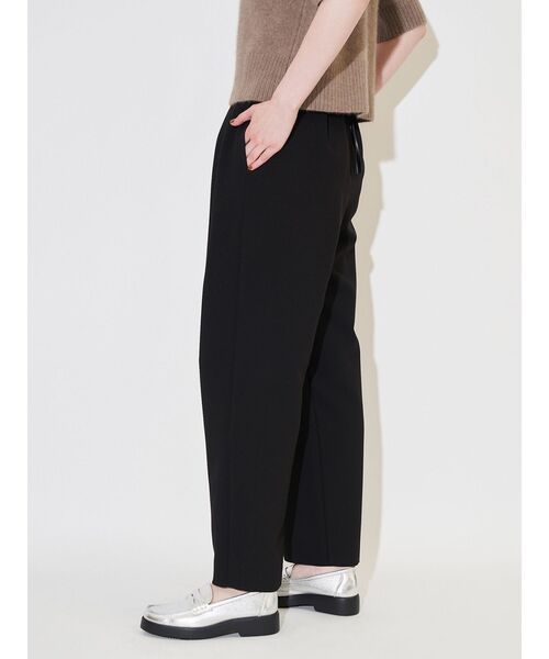 ELENDEEK(エレンディーク)の「ランダムタックドバレルパンツ(その他パンツ・レディース・アイボリー/ブラック・01/02)」の11枚目の写真