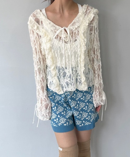 SANSeLF(サンセルフ)の「【SANSeLF】 レースフリルトップス シースルーリボンディテール Vネック saw25a028(その他トップス・レディース・ホワイト/ブラック・FREE)」の2枚目の写真