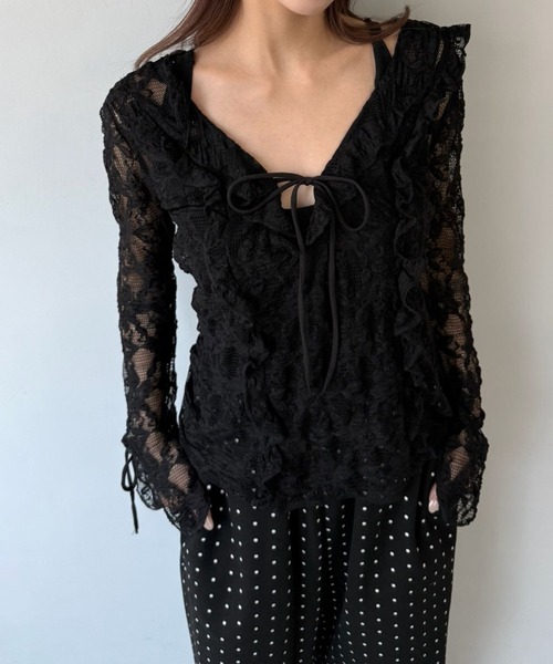 SANSeLF(サンセルフ)の「【SANSeLF】 レースフリルトップス シースルーリボンディテール Vネック saw25a028(その他トップス・レディース・ホワイト/ブラック・FREE)」の1枚目の写真