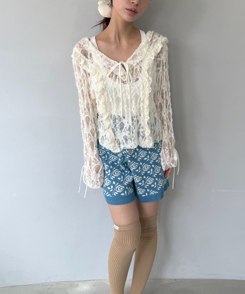 SANSeLF(サンセルフ)の「【SANSeLF】 レースフリルトップス シースルーリボンディテール Vネック saw25a028(その他トップス・レディース・ホワイト/ブラック・FREE)」の3枚目の写真