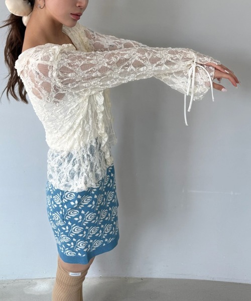 SANSeLF(サンセルフ)の「【SANSeLF】 レースフリルトップス シースルーリボンディテール Vネック saw25a028(その他トップス・レディース・ホワイト/ブラック・FREE)」の6枚目の写真