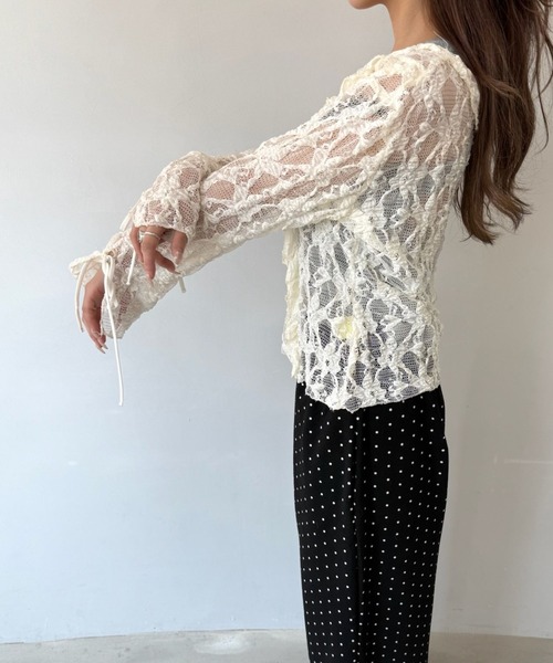 SANSeLF(サンセルフ)の「【SANSeLF】 レースフリルトップス シースルーリボンディテール Vネック saw25a028(その他トップス・レディース・ホワイト/ブラック・FREE)」の13枚目の写真