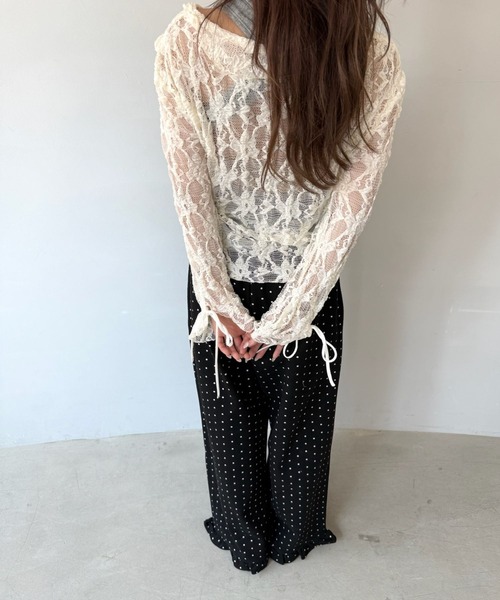 SANSeLF(サンセルフ)の「【SANSeLF】 レースフリルトップス シースルーリボンディテール Vネック saw25a028(その他トップス・レディース・ホワイト/ブラック・FREE)」の14枚目の写真