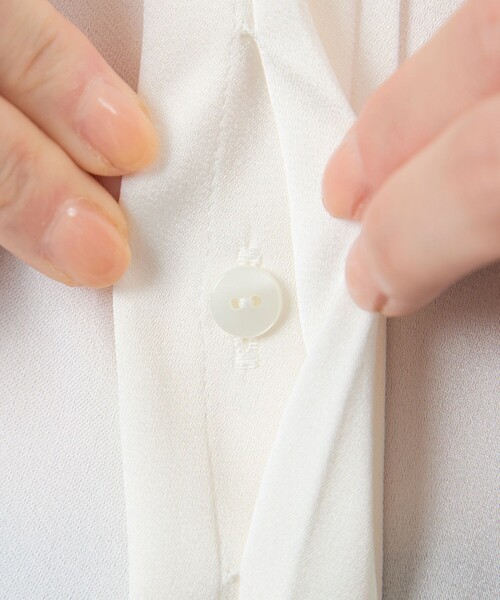 amaca（アマカ）の「ブライトストレッチフロントタックブラウス（シャツ/ブラウス・レディース・パープル系その他2/ダークネイビー/オフホワイト・38/40）」の5枚目の写真