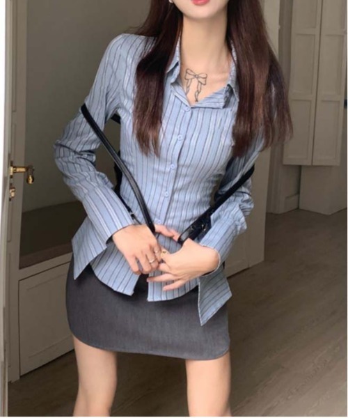 WEGO（ウィゴー）の「WEGO/ウエストシェイプタイトストライプシャツトップス（シャツ/ブラウス・レディース・ブルー・MEDIUM/LARGE）」の3枚目の写真