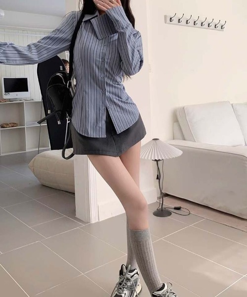 WEGO（ウィゴー）の「WEGO/ウエストシェイプタイトストライプシャツトップス（シャツ/ブラウス・レディース・ブルー・MEDIUM/LARGE）」の5枚目の写真