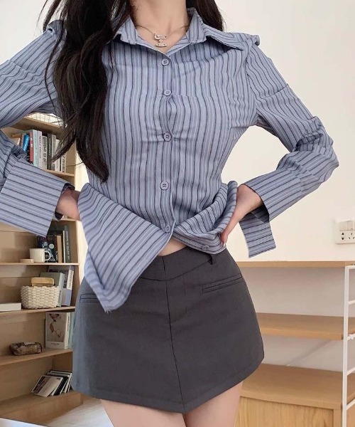 WEGO（ウィゴー）の「WEGO/ウエストシェイプタイトストライプシャツトップス（シャツ/ブラウス・レディース・ブルー・MEDIUM/LARGE）」の7枚目の写真