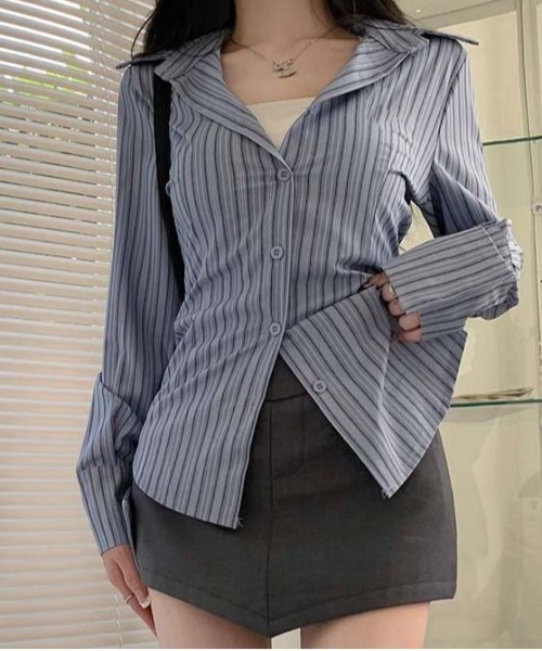 WEGO（ウィゴー）の「WEGO/ウエストシェイプタイトストライプシャツトップス（シャツ/ブラウス・レディース・ブルー・MEDIUM/LARGE）」の8枚目の写真