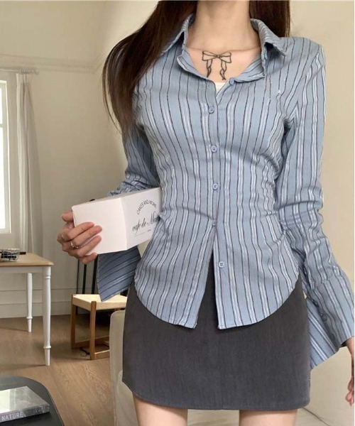 WEGO（ウィゴー）の「WEGO/ウエストシェイプタイトストライプシャツトップス（シャツ/ブラウス・レディース・ブルー・MEDIUM/LARGE）」の9枚目の写真