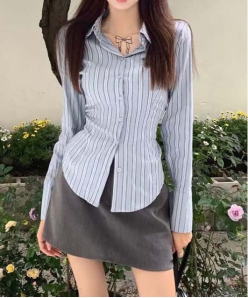 WEGO（ウィゴー）の「WEGO/ウエストシェイプタイトストライプシャツトップス（シャツ/ブラウス・レディース・ブルー・MEDIUM/LARGE）」の10枚目の写真