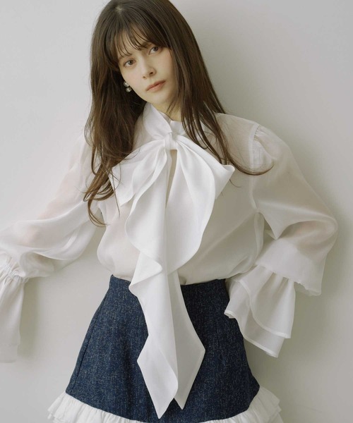 HEIREN(ヘイレーン)の「【HEIREN】ラッフルリボンタイシアーブラウス(シャツ/ブラウス・レディース・ホワイト/ベージュ/ミント・FREE)」の4枚目の写真