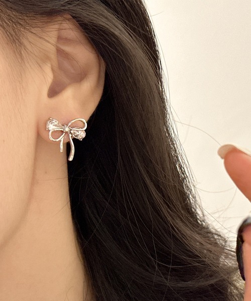 Lace Ladies(レースレディース)の「リボン モチーフ クリスタル コンビ ピアス(ピアス(両耳用)・レディース・ピンク/ホワイト・FREE)」の6枚目の写真