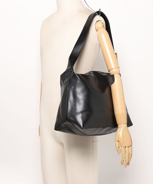 Burner(バーナー)の「【OKUOKU 0909】大容量フェイクレザー ショルダーバッグ oku-bag-10-31【RBTS】(ショルダーバッグ・レディース・グレー/ブラウン/ブラック・FREE)」の7枚目の写真