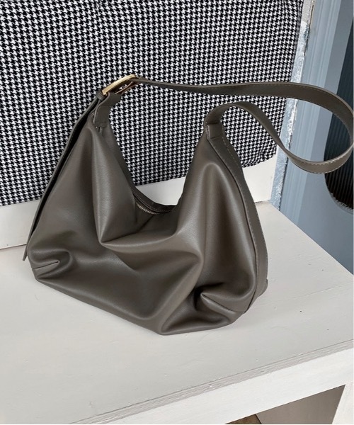 Burner(バーナー)の「【OKUOKU 0909】大容量フェイクレザー ショルダーバッグ oku-bag-10-31【RBTS】(ショルダーバッグ・レディース・グレー/ブラウン/ブラック・FREE)」の14枚目の写真