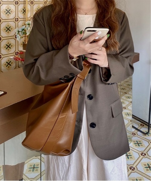 Burner(バーナー)の「【OKUOKU 0909】大容量フェイクレザー ショルダーバッグ oku-bag-10-31【RBTS】(ショルダーバッグ・レディース・グレー/ブラウン/ブラック・FREE)」の15枚目の写真