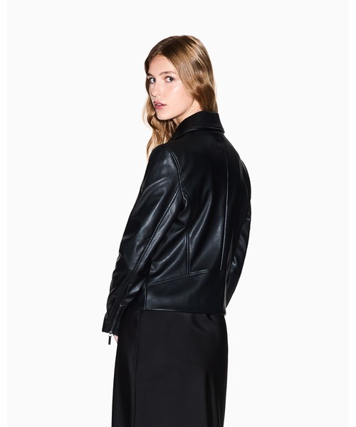 ARMANI EXCHANGE（アルマーニエクスチェンジ）の「【A|X アルマーニ エクスチェンジ】＜オンライン限定＞PUライダースジャケット（ライダースジャケット・レディース・ブラック・X-SMALL/X-LARGE/SMALL/MEDIUM/LARGE）」の2枚目の写真