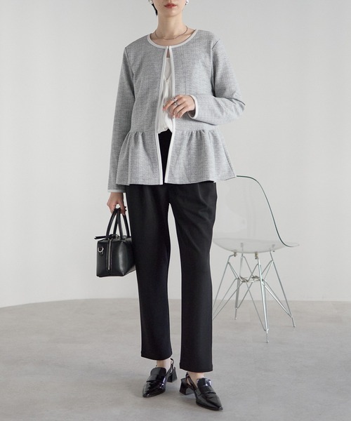 RIRIYANO（リリヤーノ）の「ペプラムジャケット×テーパードパンツ セレモニー2点セット／カットツイード／入学式・卒業式・七五三・通勤（スーツセット・レディース・ブラック/ライトグレー・X-LARGE/LARGE/MEDIUM）」の2枚目の写真