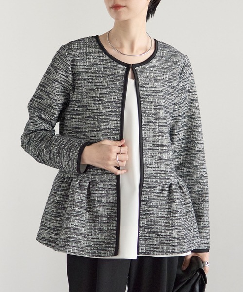 RIRIYANO（リリヤーノ）の「ペプラムジャケット×テーパードパンツ セレモニー2点セット／カットツイード／入学式・卒業式・七五三・通勤（スーツセット・レディース・ブラック/ライトグレー・X-LARGE/LARGE/MEDIUM）」の4枚目の写真