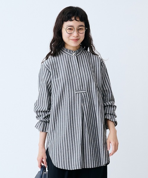 Live in comfort(リブインコンフォート)の「リブ イン コンフォート コットンパール風ボタンが素敵な 織柄ストライプのサッカーチュニック(チュニック・レディース・オリーブ/ブルー/スミクロ/アイボリー・3L/LL/L/M/S)」の3枚目の写真