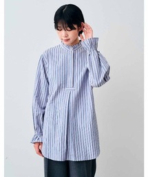 Live in comfort（リブインコンフォート）の「リブ　イン　コンフォート　コットンパール風ボタンが素敵な　織柄ストライプのサッカーチュニック（チュニック）」