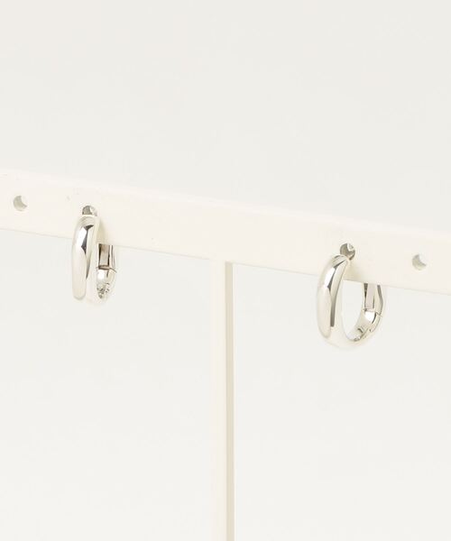LAH（エルエーエイチ）の「フープピアス（ピアス（両耳用）・レディース・シルバー・ONE SIZE）」の5枚目の写真