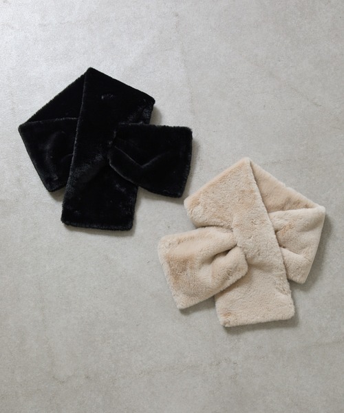 COLONY 2139(コロニートゥーワンスリーナイン)の「フェイクファーマフラー(マフラー・レディース・ブラック/グレイッシュベージュ・FREE)」の3枚目の写真