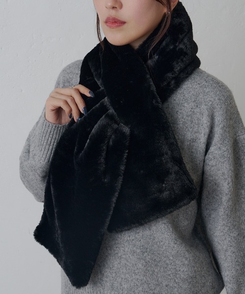 COLONY 2139(コロニートゥーワンスリーナイン)の「フェイクファーマフラー(マフラー・レディース・ブラック/グレイッシュベージュ・FREE)」の5枚目の写真