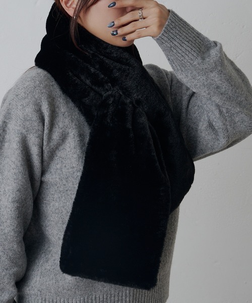 COLONY 2139(コロニートゥーワンスリーナイン)の「フェイクファーマフラー(マフラー・レディース・ブラック/グレイッシュベージュ・FREE)」の6枚目の写真