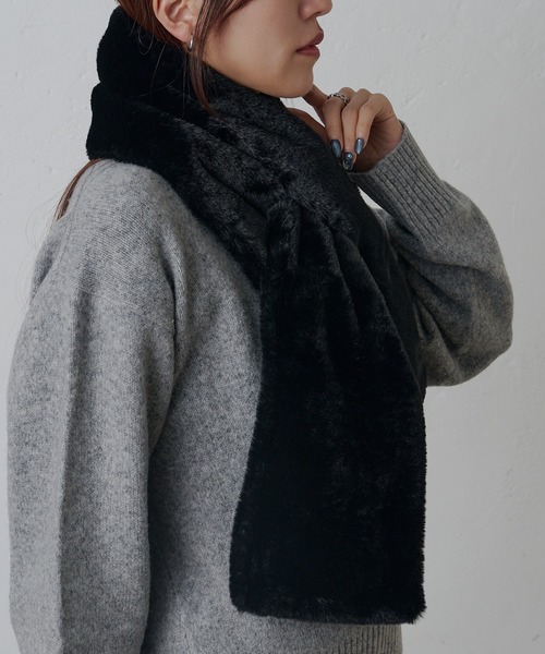 COLONY 2139(コロニートゥーワンスリーナイン)の「フェイクファーマフラー(マフラー・レディース・ブラック/グレイッシュベージュ・FREE)」の7枚目の写真