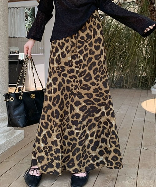 meJane(ミージェーン)の「レオパート柄 サテンライクナロースカート(スカート・レディース・ブラウン系/グレー系・FREE)」の1枚目の写真