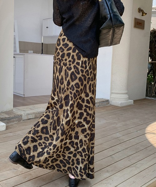 meJane(ミージェーン)の「レオパート柄 サテンライクナロースカート(スカート・レディース・ブラウン系/グレー系・FREE)」の6枚目の写真