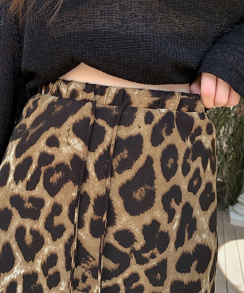 meJane(ミージェーン)の「レオパート柄 サテンライクナロースカート(スカート・レディース・ブラウン系/グレー系・FREE)」の7枚目の写真