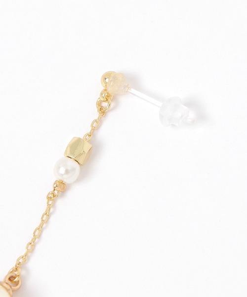 LAKOLE（ラコレ）の「ロングサガリパール樹脂ポストピアス / 592927（ピアス（両耳用）・レディース・その他1/その他2・FREE）」の4枚目の写真