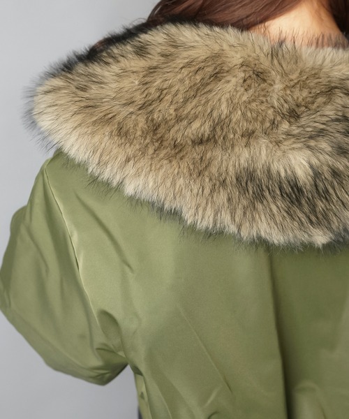 SPINNS（スピンズ）の「小顔見えバニティファーショートMA-1ブルゾン/MA-1/襟フェイクファー（ブルゾン・レディース・カーキ/ブラック・ONESIZE）」の19枚目の写真